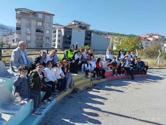 Bilecik İl Emniyet Müdürlüğü ekipleri ilkokul öğrencilerine trafik eğitimi verdi