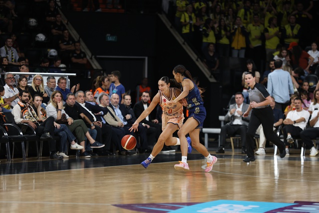 FIBA Kadınlar Süper Kupası Fenerbahçe Tarfin'in: Çimsa ÇBK Mersin 79-71 kaybetti