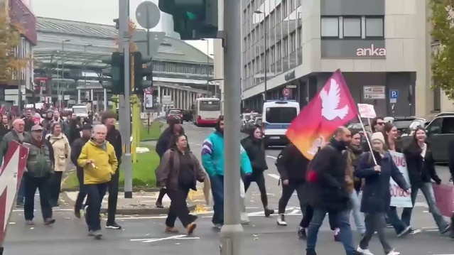 Almanya'da on binlerce kişi Fransa'daki öğrenci protestolarına destek verdi