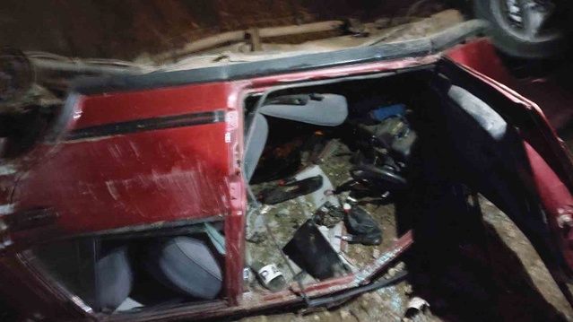 Osmaniye Düziçi'de köprü temeline düşen araçtaki baba ve çocuk yaralandı