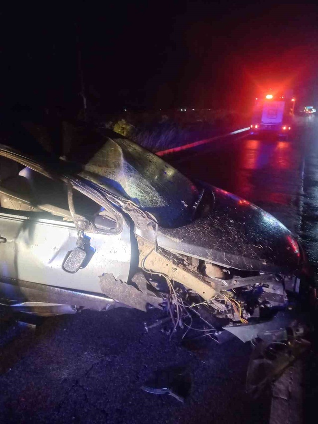 Balıkesir Ayvalık'ta otomobilin karıştığı tek taraflı kazada 1 kişi yaralandı