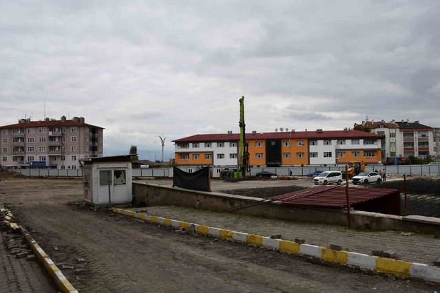 Samsun Vezirköprü'de otopark ve meydan düzenlemesinde fiili çalışmalar başladı