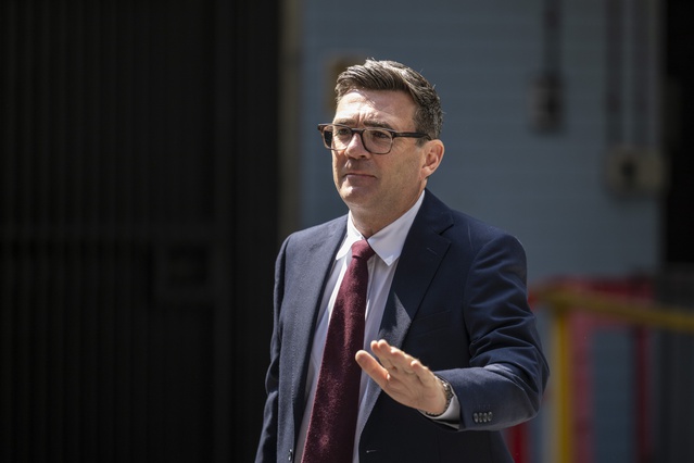 İngiltere Başbakanı Burnham Zelenskiy'e dayanışma mesajı verdi, yaptırımlar sürecek