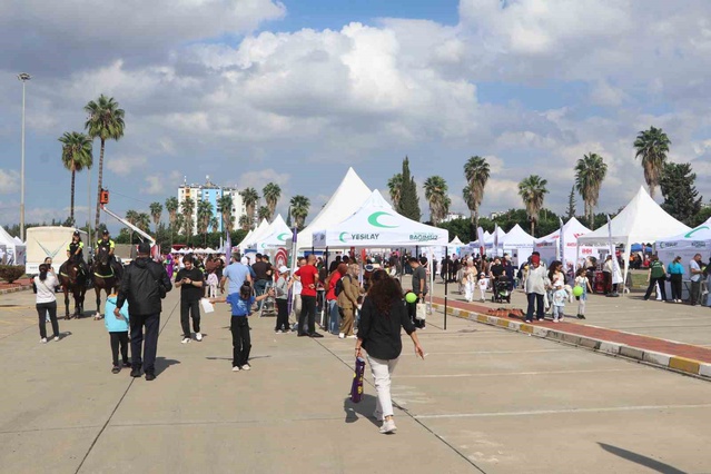 Adana'da 2. Yeşilay Bağımsız Aile Festivali Şakirpaşa Havalimanı'nda düzenlendi