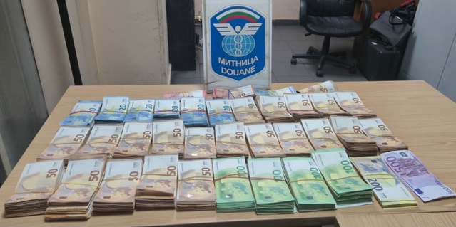 Kapitan Andreevo'da Türk TIR'ında 162 bin 700 euro ele geçirildi