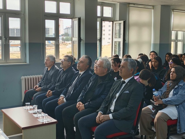 Yazarlar Birliği İstanbul Şube Başkanı Bıyıklı, Malatya'da öğrencilerle buluştu