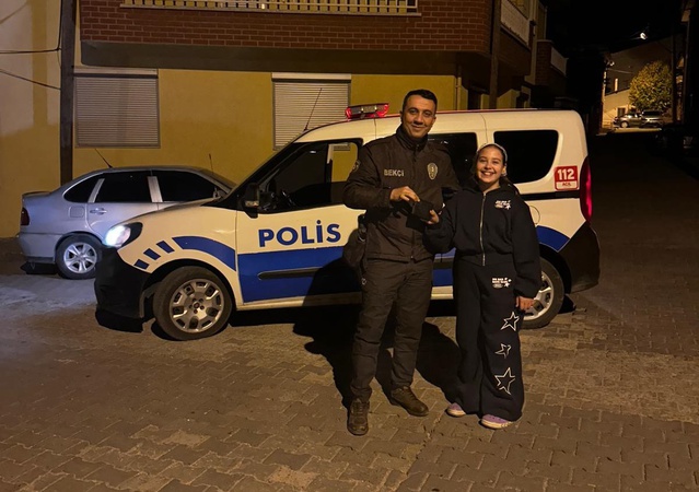 Gediz'de cüzdanı polis babasına bildiren 11 yaşındaki kız 500 TL hediye çeki aldı
