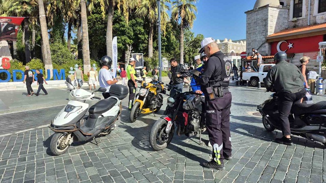Bodrum'da 1 saatlik motosiklet denetiminde yaklaşık 500 bin lira ceza kesildi