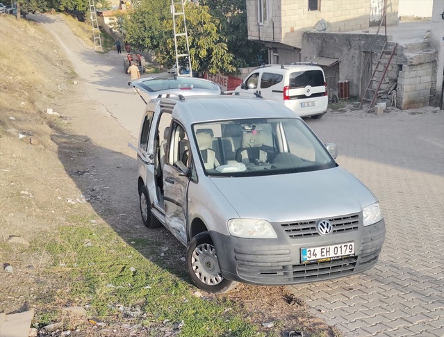 Kilis'te hafif ticari araçla çarpışan motosikletin sürücüsü yaşamını yitirdi