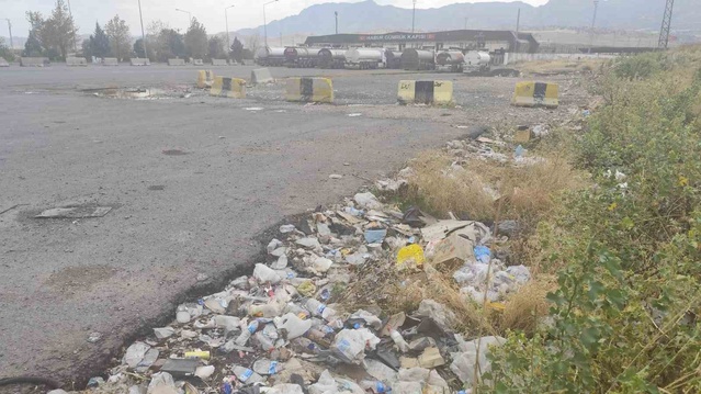 Habur'da tır şoförleri 1000 lira ödedikleri parkta bekleme ve sevk düzeni istiyor