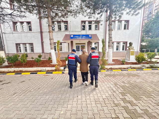 Kırıkkale'de jandarmanın çalışmasıyla 15 yıl 6 ay 25 gün cezası olan firari yakalandı