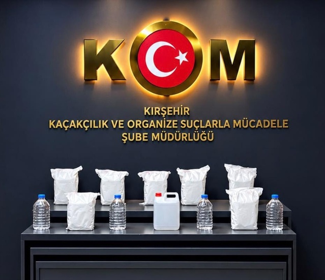 Kırşehir'de sahte alkol operasyonunda araçta 40 litre etil alkol ele geçirildi