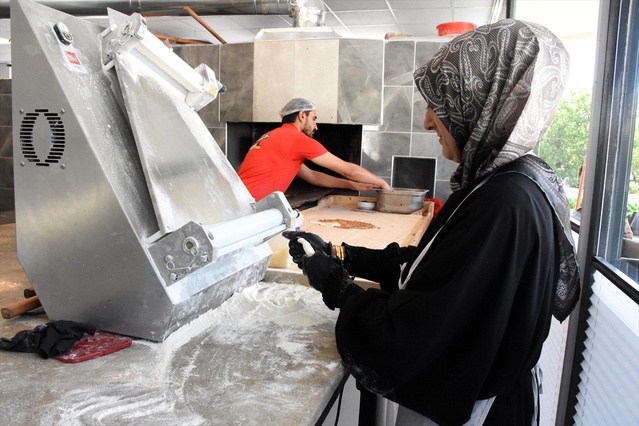 735 bin lira İŞKUR hibesiyle pide fırını açan engelli kadın 4 kişiye istihdam sağladı