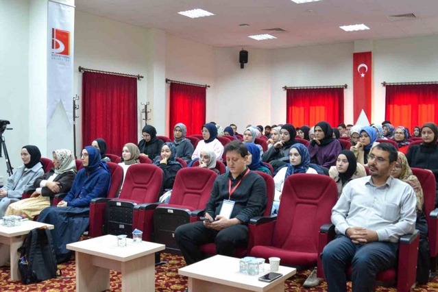 BŞEÜ ev sahipliğinde evrensel değerler sempozyumunda 64 bilimsel tebliğ sunuldu