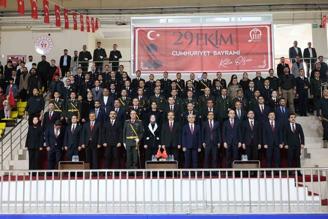 Siirt’te 29 Ekim Cumhuriyet Bayramı coşkuyla kutlandı
