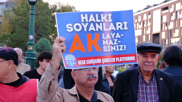 Eskişehir'de 2,2 milyar liralık fon soruşturması Taşbaşı'na yürüyerek protesto edildi