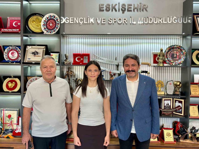 Bilek güreşinde derece yapan Emine Sümeyye Yeşilay, Şampiyonlar Kampı'na katılacak