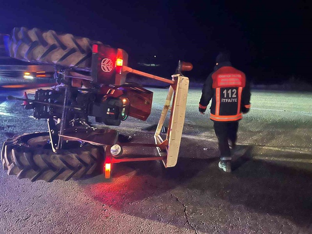 Elazığ Kovancılar'da traktör ve otomobil çarpıştı, 2 yaralı hastanede tedaviye alındı