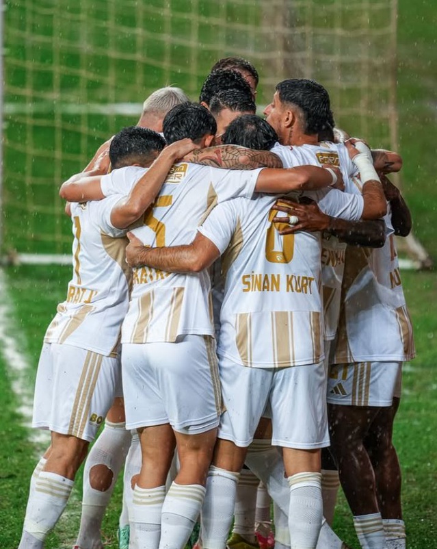 Kayserispor deplasmanda Antalyaspor'u 4-0 yenip liderliğini sürdürdü