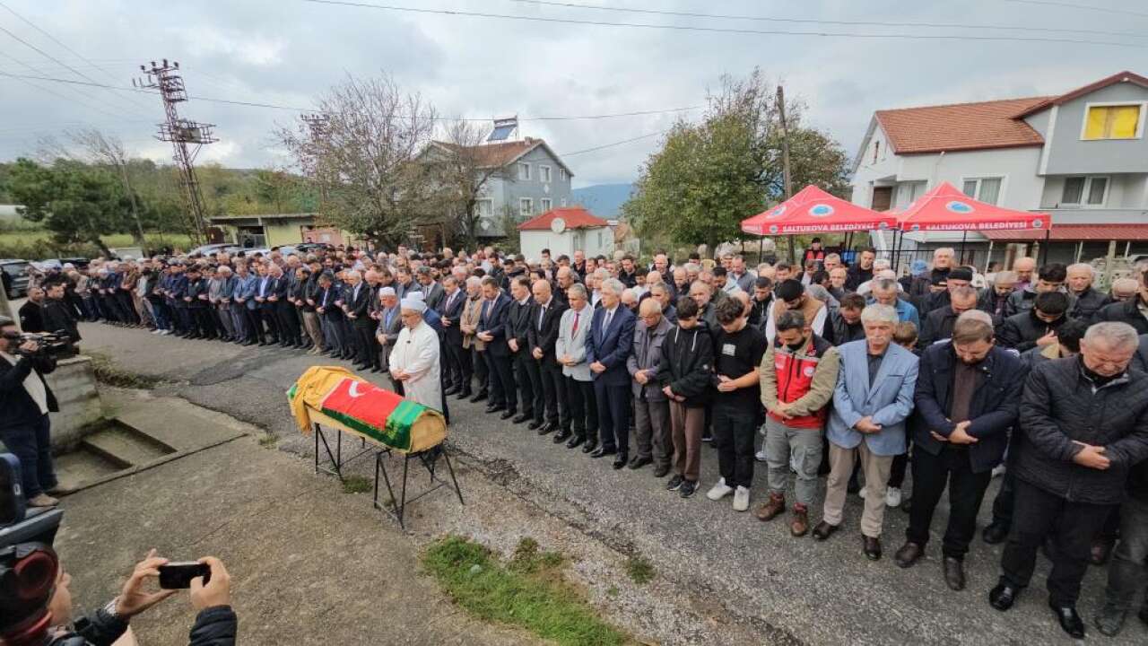 Hayatını kaybeden madenciler gözyaşlarıyla uğurlandı