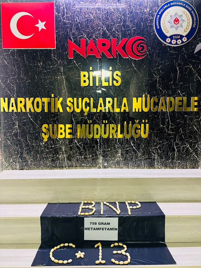 Tatvan'da otobüste gözaltına alınan şüpheli 758 gram uyuşturucu nedeniyle tutuklandı