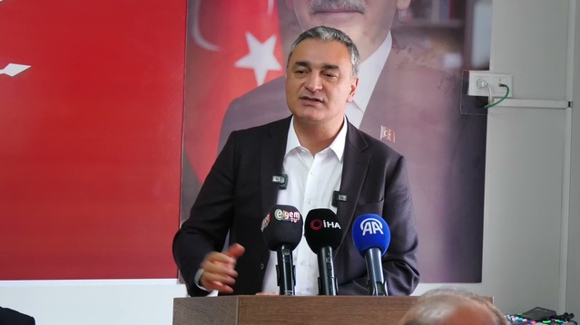 CHP Sözcüsü Sarı Uşak'ta partiden ayrılanlara kapıları sert kapatmayın çağrısı yaptı