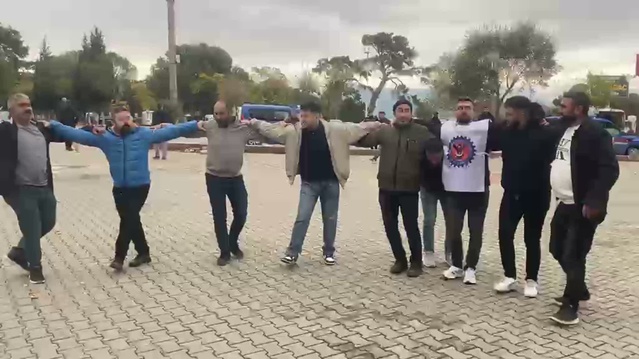 Soma'dan Ankara'ya yürüyen İmbat işçileri Kırkağaç'ta jandarma barikatıyla durduruldu