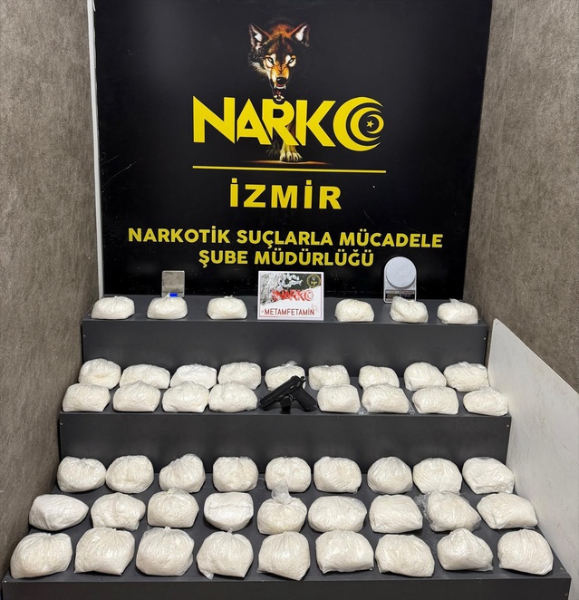 İzmir Karabağlar'da evinde 32 kilo 450 gram uyuşturucu bulunan şüpheli tutuklandı