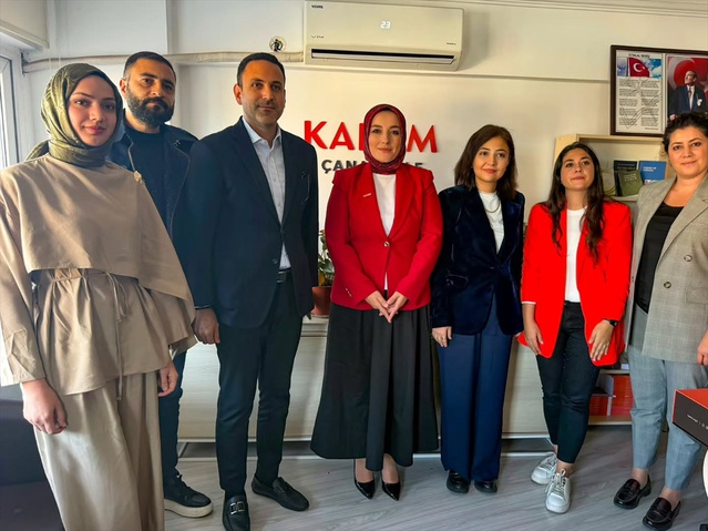 AK Parti MKYK üyesi Makas, KADEM Çanakkale İl Temsilcisi Esin'i tebrik etti