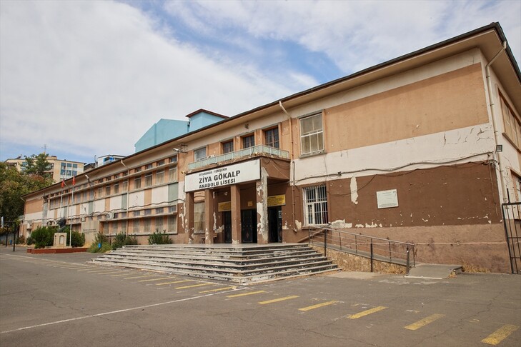 Diyarbakır'daki 133 yıllık Ziya Gökalp Anadolu Lisesi yetiştirdiği isimlerle kentin tarihinde iz bıraktı