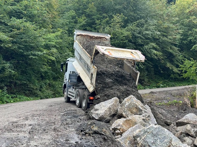 Düzce Kaynaşlı'da ikinci heyelan bölgesinde İl Özel İdaresi yolu güçlendirdi