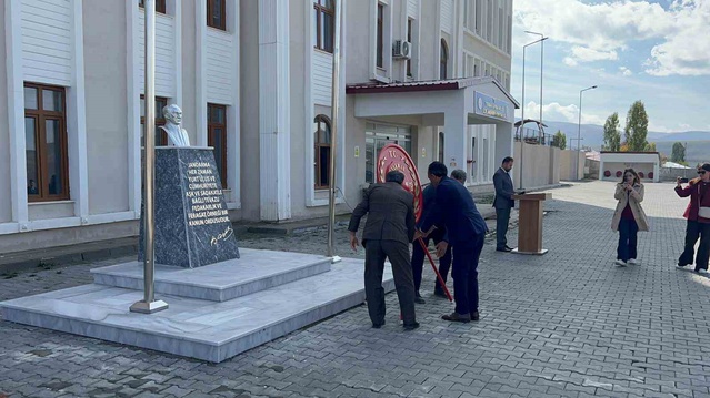 Tekman'da Muhtarlar Günü'nde Kaymakam Demirkol muhtarları devlet-millet köprüsü saydı
