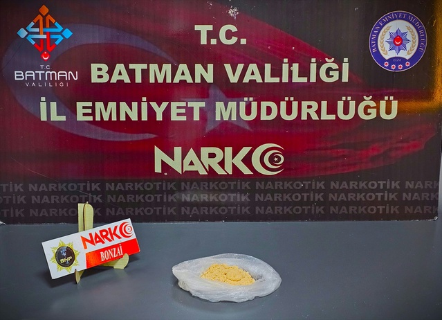 Batman'da üst aramasında eroin ve sentetik uyuşturucu bulunan 2 zanlı tutuklandı