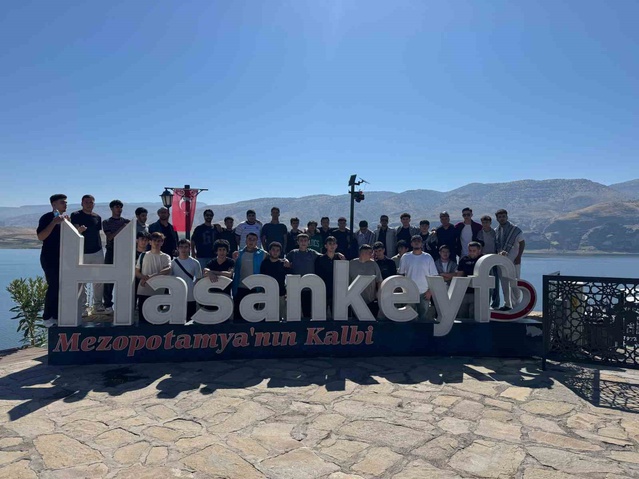 Batman'da Gençlik ve Spor Bakanlığı kampında gençler Hasankeyf'i keşfetti