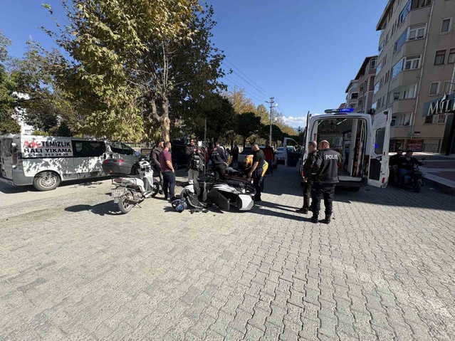 Kastamonu Tosya'da kaza anı kamerada, motosiklet sürücüsü yaralandı