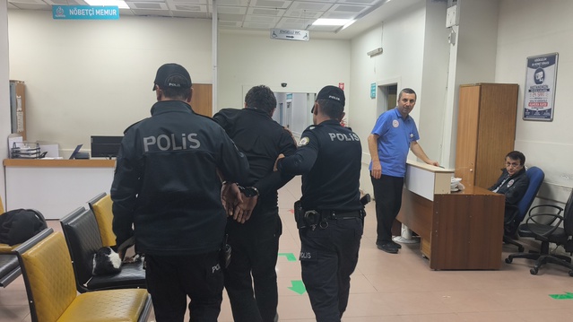 Kahramanmaraş'ta oğlu tarafından bıçakla rehin alınan anne kurtuldu, çatıya çıkan genci özel harekat yakaladı