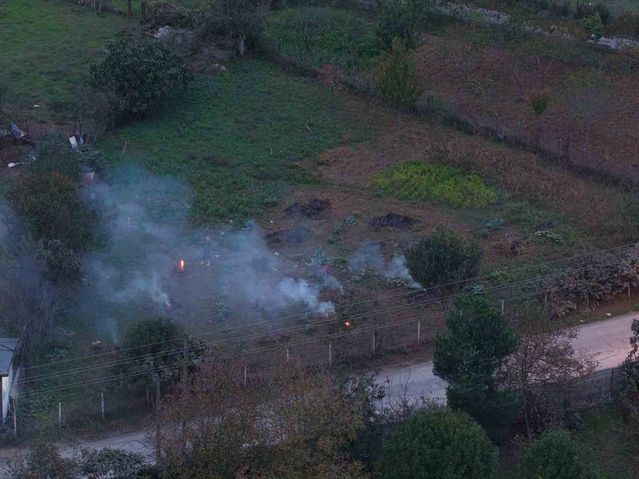 Samsun Atakum'da bahçede yakılan anızın dumanı kısa süreli paniğe neden oldu