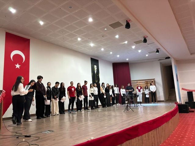 Akdeniz Üniversitesindeki Cumhuriyet Bayramı programında Kazakistanlı öğrenci konuştu