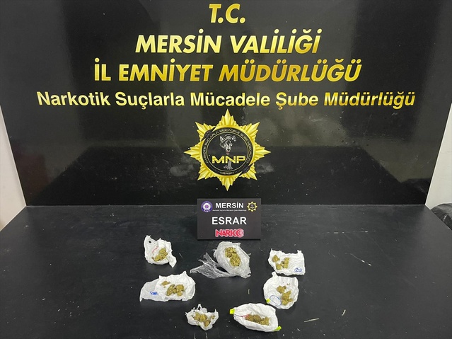 Mersin'de sokak satıcılarına operasyon düzenlendi, 8 şüpheliden 7'si tutuklandı