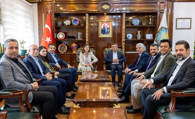AK Partili heyet, Diyarbakır Büyükşehir Belediyesinde şehrin geleceğini görüştü