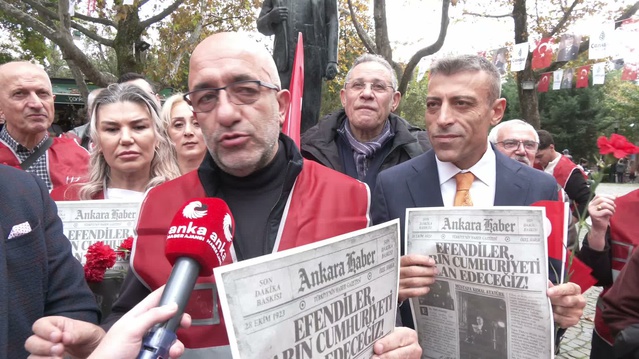 CHP Çankaya İlçe Başkanlığı, Kuğulu Park’ta Hâkimiyet-i Milliye gazetesi ve Türk bayrağı dağıttı