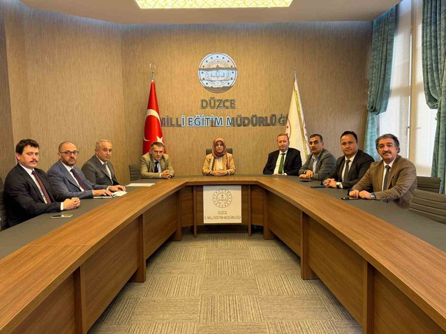 Düzce'de taşımalı eğitim İl Değerlendirme Toplantısı'nda kapsamlı değerlendirildi