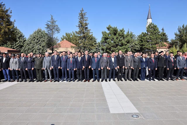 Çorum'da 29 Ekim Cumhuriyet Bayramı kapsamında şehitlik ziyareti yapıldı