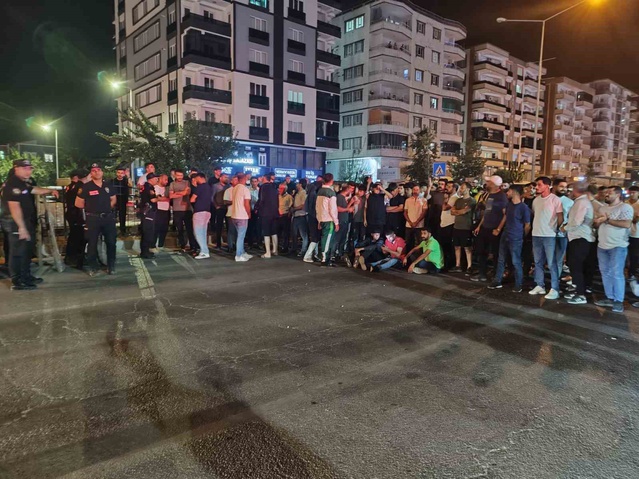 Batman'da 2 yaya otomobilin çarpması sonucu yaralandı, sürücü gözaltına alındı