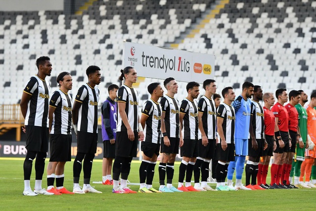 Manisa FK, Muğlaspor'a 4-3 yenilip 5 sezonda 3. kez 9 maç galibiyetsiz kaldı