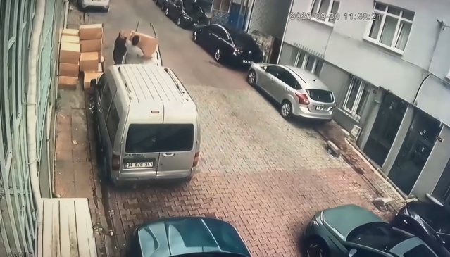 Kağıthane'de çöpteki haplar polisi depoya götürdü, 643 bin 476 hap ele geçirildi
