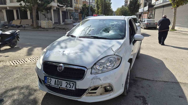 Adıyaman'da motosiklet ile otomobil çarpıştı, sürücü yaralanarak hastaneye kaldırıldı