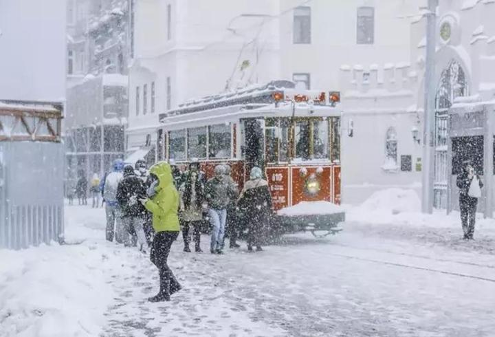 İSTANBUL'A NE ZAMAN KAR GELİYOR? Bu Kış İstanbul'da Kar Yağacak Mı? Ne Zaman Yağacak?