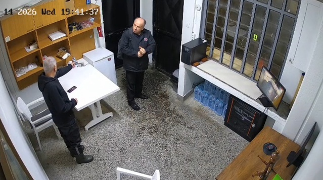 Ayazağa selinde kayıp Ahmet Derin, sel sularında araca tutunurken görüntülendi