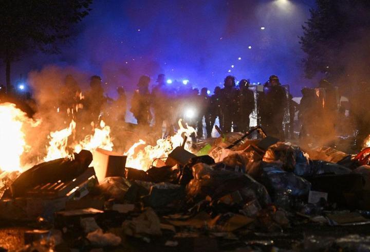 Fransa'da 550 bin kişi sokağa çıktı: Protestolar Macron ve Le Pen'i nasıl etkileyecek?